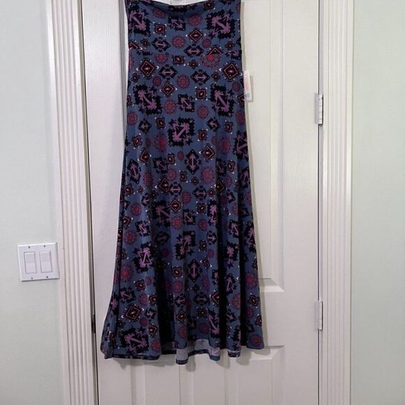 LulaRoe NWT Maxi Pull-on Skirt- Gray Black Purple Red Aztec Design- Size XS - Picture 3 of 7
